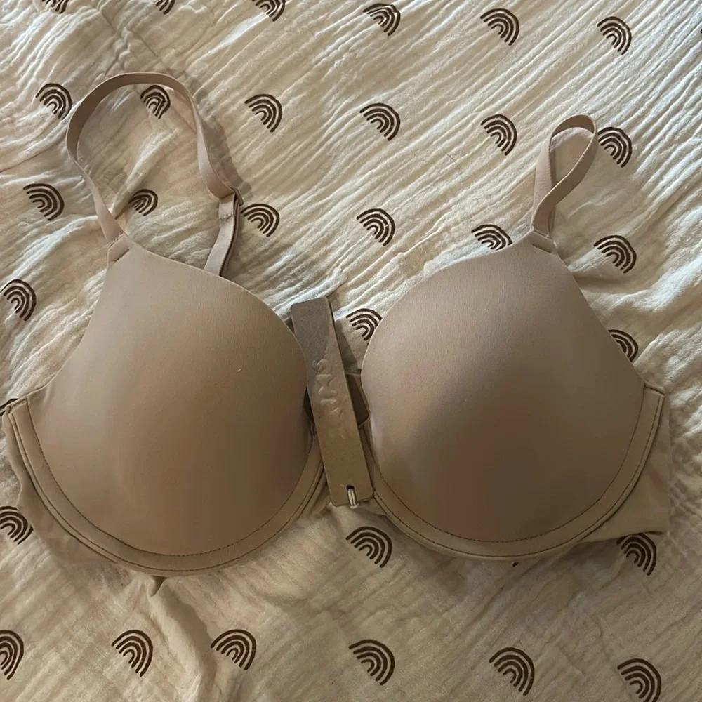 - SKIMS FITS EVERYBODY T-SHIRT BRA MICA SIZE 32D